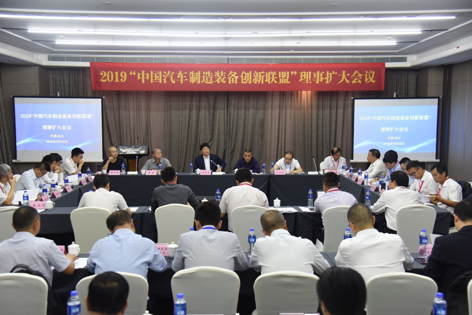 伟德体育 - 综合体育赛事平台|奥体中心相助同伴