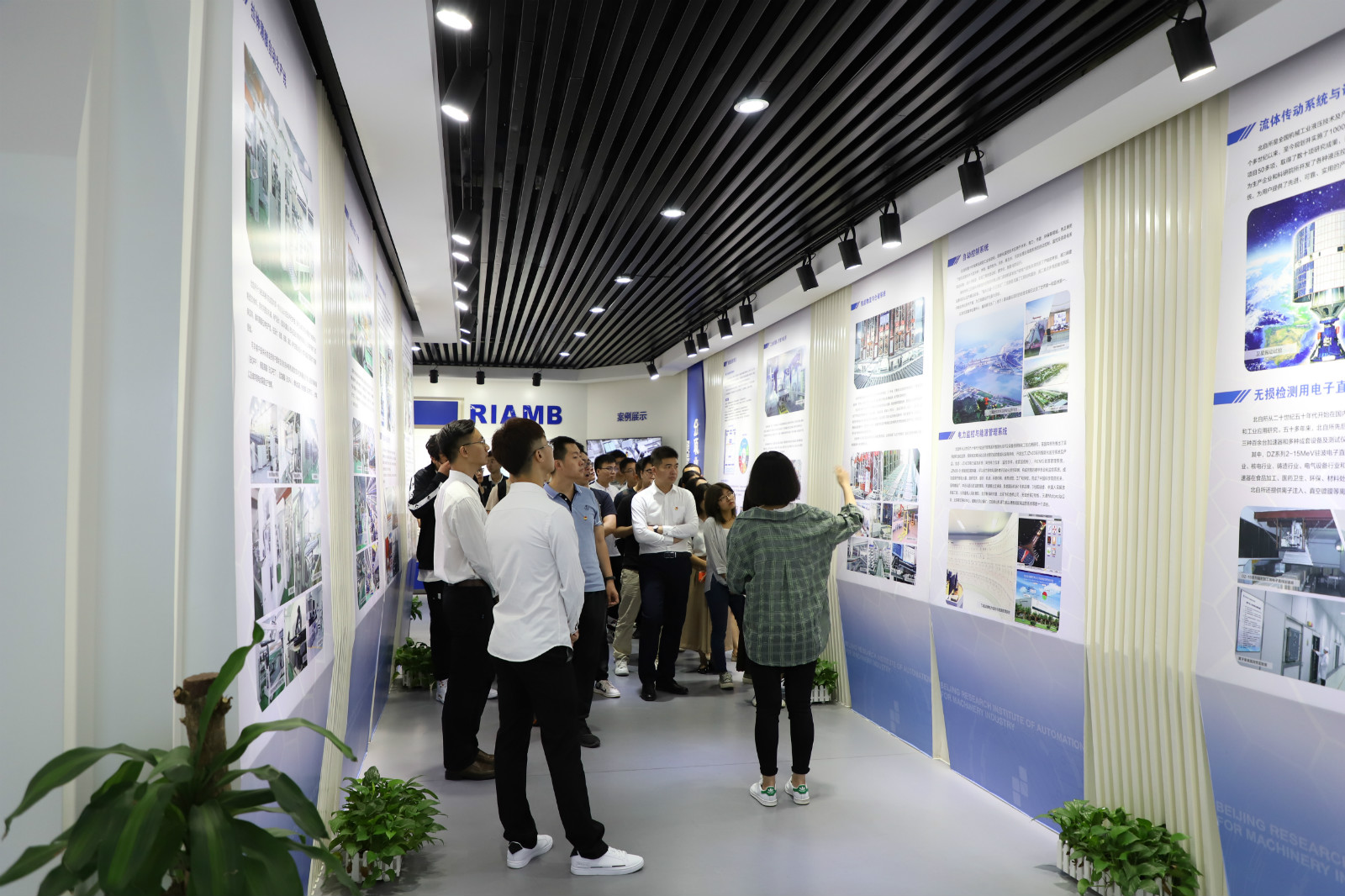 伟德体育 - 综合体育赛事平台|奥体中心相助同伴